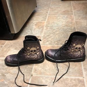 Women’s skull bootsskulls.com